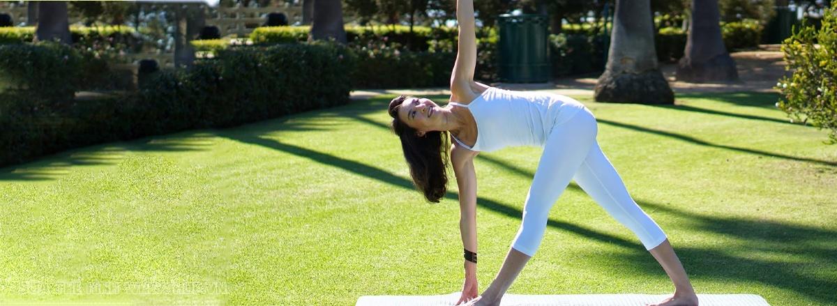 Tập Yoga mang lại nhiều lợi ích cho sức khỏe, tuy nhiên tập Yoga khó hay dễ ? Hãy cùng WheyShop tìm hiểu ngay 12 Bài tập Yoga cho người mới bắt đầu cần biết...