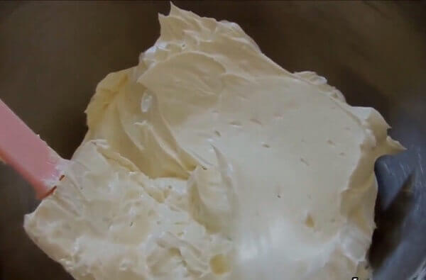Hoàn tất cách bước làm kem bơ vô cùng đơn giản rồi đấy các bạn.