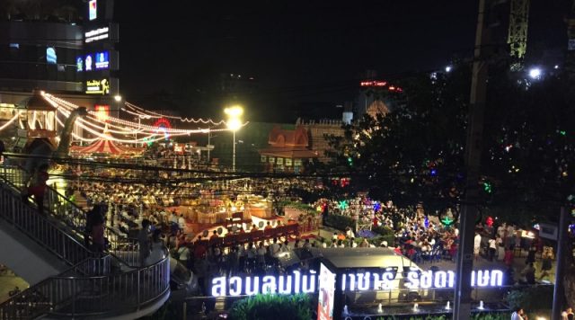 Chợ đêm Suan Lum – Ratchada (Ảnh ST)