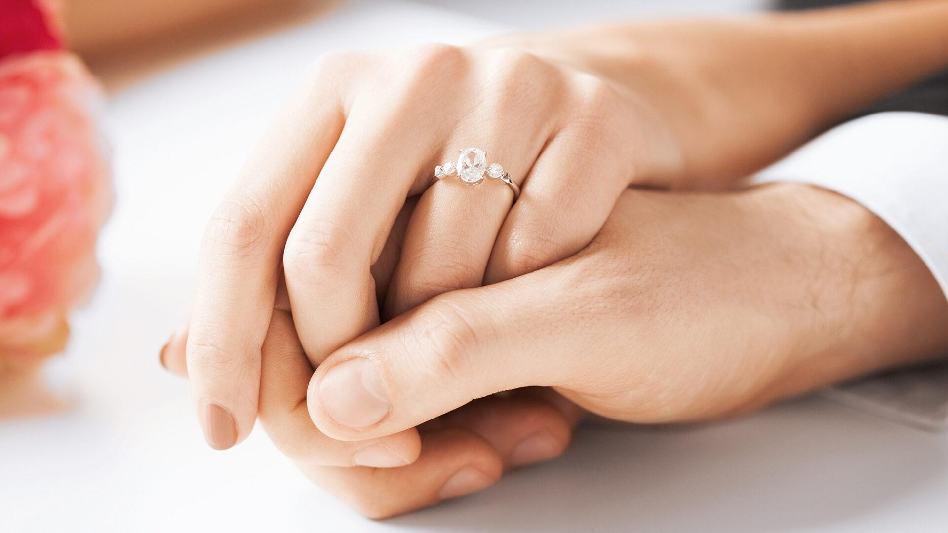 Con gái đeo nhẫn cưới tay nào mới đúng?