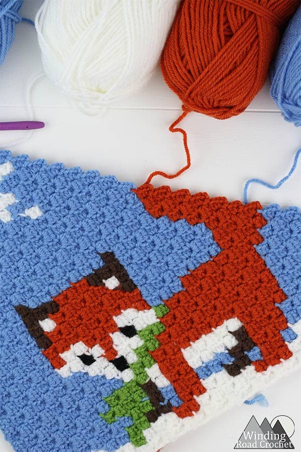 Winter Fox Corner to Corner C2C Crochet Graph | This little crochet fox C2C graph is great as a pillow or in my Woodland Winter Wonderland Corner to Corner Blanket. This is a great project to work on all fall and have ready for Christmas. Crochet a blanket with little woodland creatures.