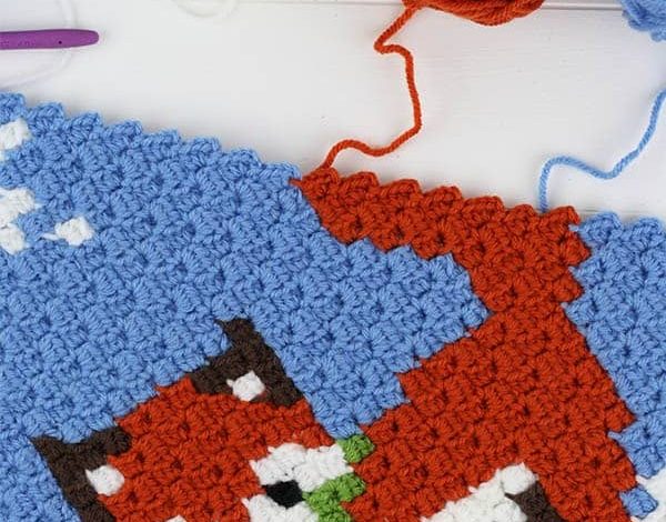 Winter Fox Corner to Corner C2C Crochet Graph | This little crochet fox C2C graph is great as a pillow or in my Woodland Winter Wonderland Corner to Corner Blanket. This is a great project to work on all fall and have ready for Christmas. Crochet a blanket with little woodland creatures.