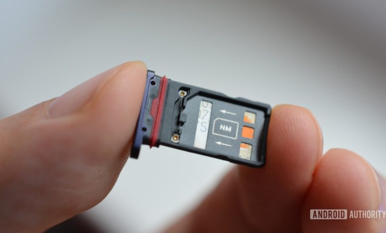Huawei mate 20 Pro - Nano Memory card in the SIM tray slot.