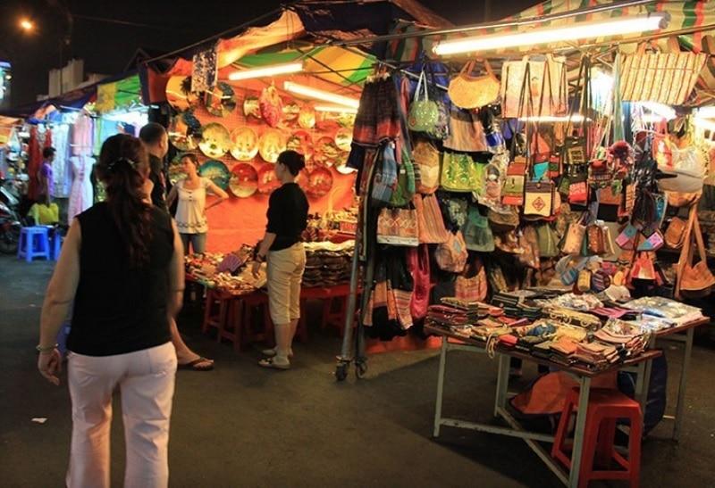 Top 10 địa điểm đi chơi ở Sài Gòn về đêm. Đi đâu chơi ở Sài Gòn về đêm. Chợ Hạnh Thông Tây