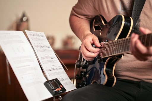 Các điệu đàn Guitar phổ biến và cách đánh – YAM