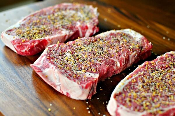 Để thịt bò thấm gia vị trong khoảng 20 phút