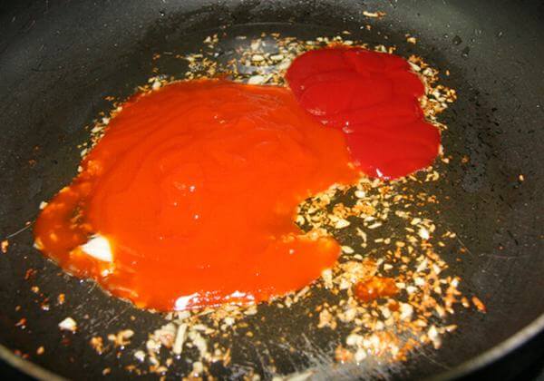 Làm nước sốt cà chua ngon vừa miệng