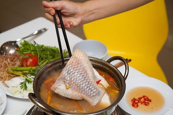 Cách nấu lẩu cá diêu hồng chua cay kiểu thái ngon và đơn giản