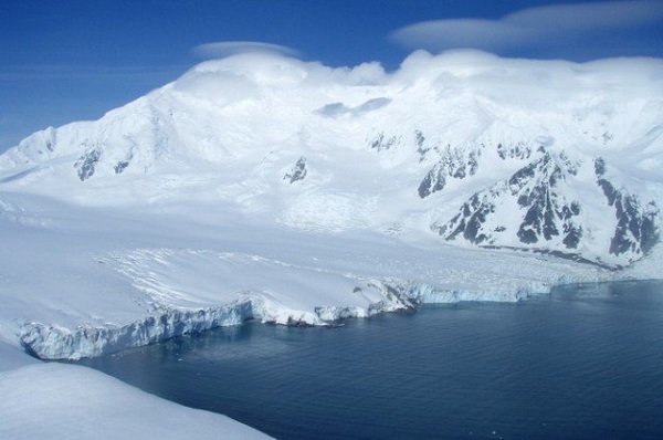 băng giá bao phủ quanh năm ở môi trường đới lạnh