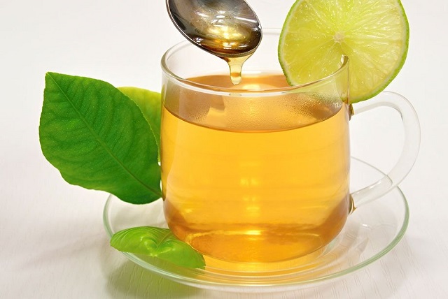 uống mật ong giảm cân với trà xanh 