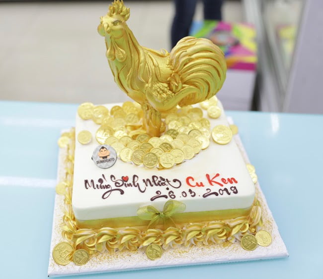 Bánh kem sinh nhật 3d chú gà trống vàng chóe siêu đẹp siêu độc đáo