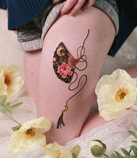 Hình tattoo chiếc quạt và hoa đẹp mê mẩn