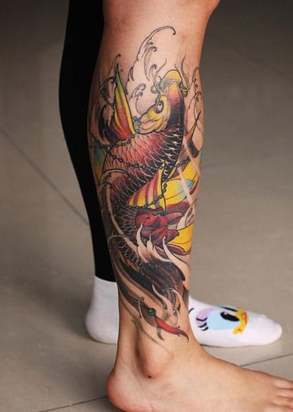 Tattoo cá chép hoa sen ở bắp chân ai nhìn cũng mê