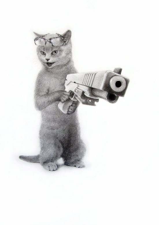 Một cảnh quay tuyệt đẹp của một con mèo đang cầm súng