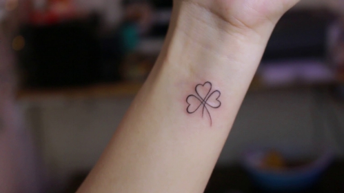 Hình xăm nghệ thuật tatoo mini cỏ 3 lá đẹp nhất