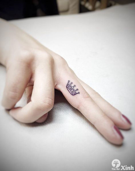 Tattoo mini ở ngón tay cho nữ
