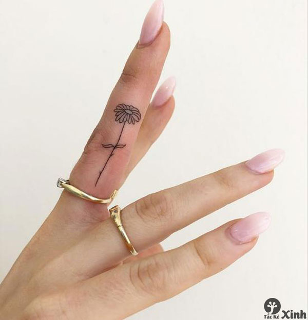 Tattoo mini ở ngón tay cho nữ 01