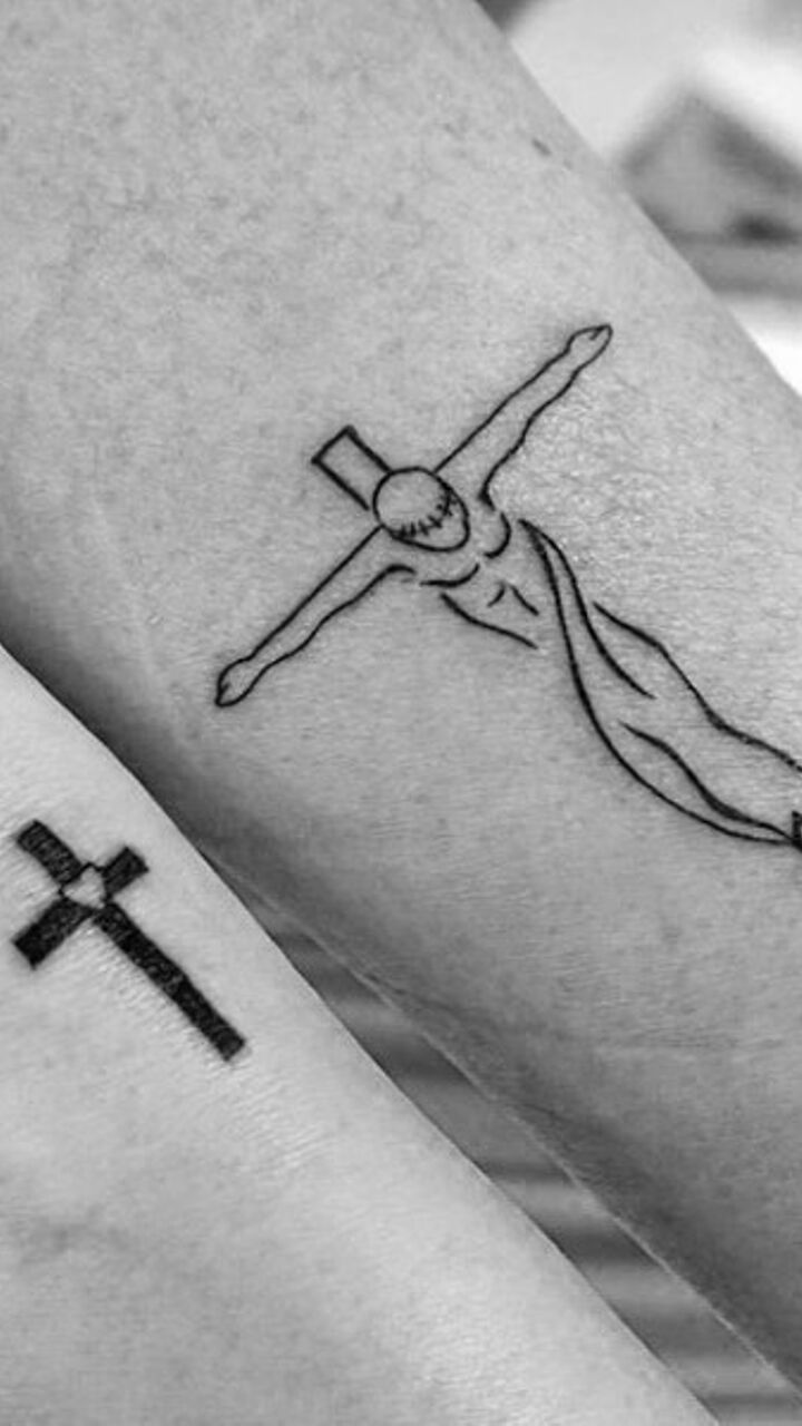 hình xăm thánh giá và đức chúa jesu trên cánh tay - hình xăm nam giới - 2019 - elle man