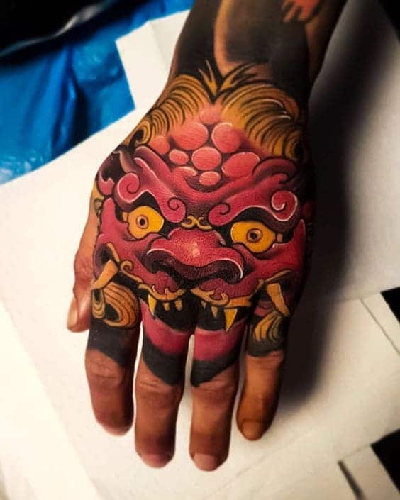 mẫu tattoo hình mặt quỷ ở mu bàn tay đẹp chất