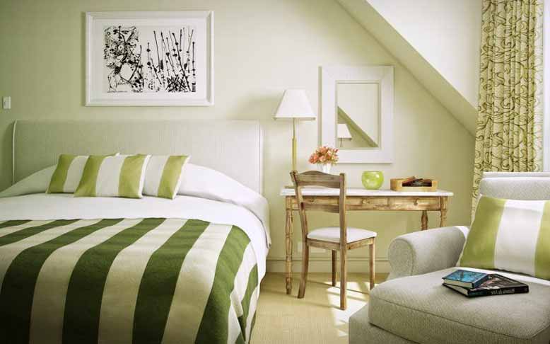 Phòng ngủ màu xanh lá đẹp mắt cho người sinh năm 2018