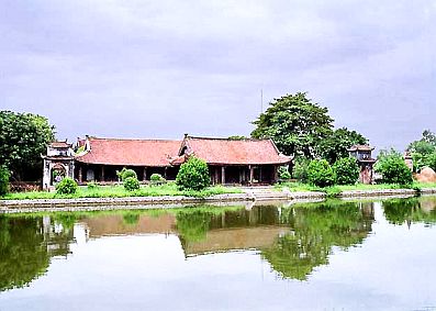 Tam quan nội chùa Keo 