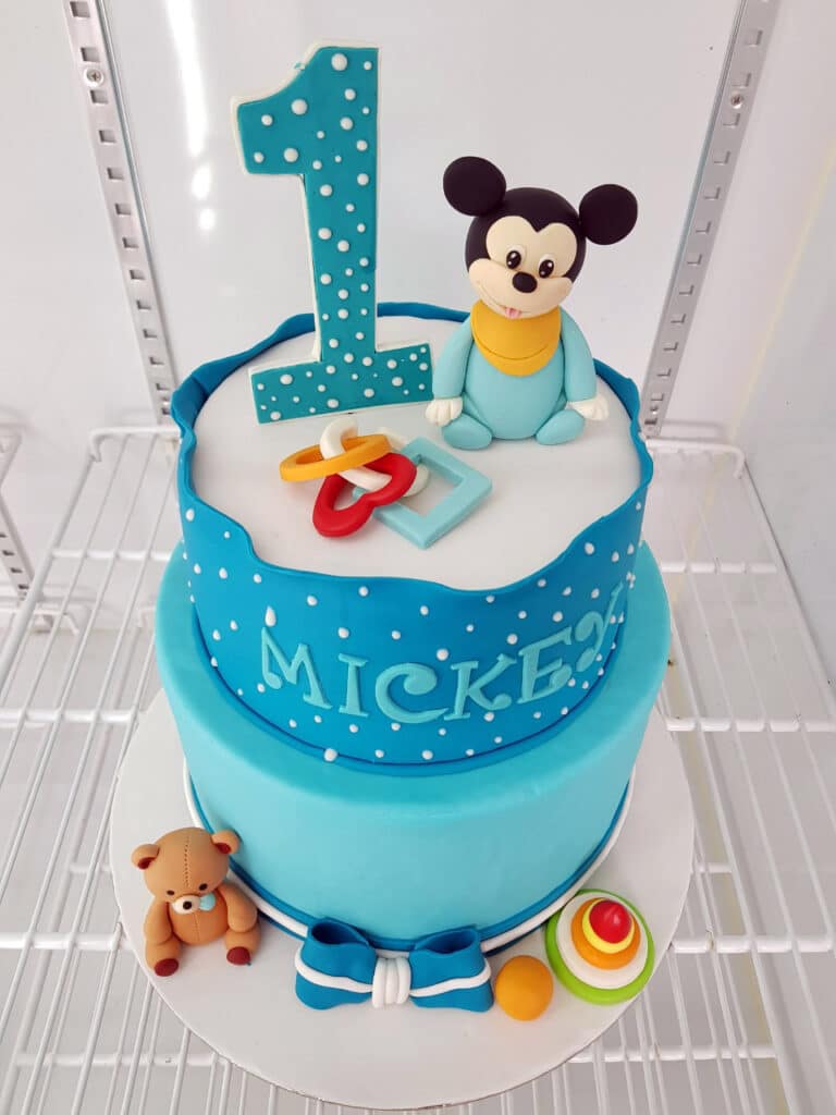 Chiếc bánh sinh nhật hình chuột Mickey đáng yêu
