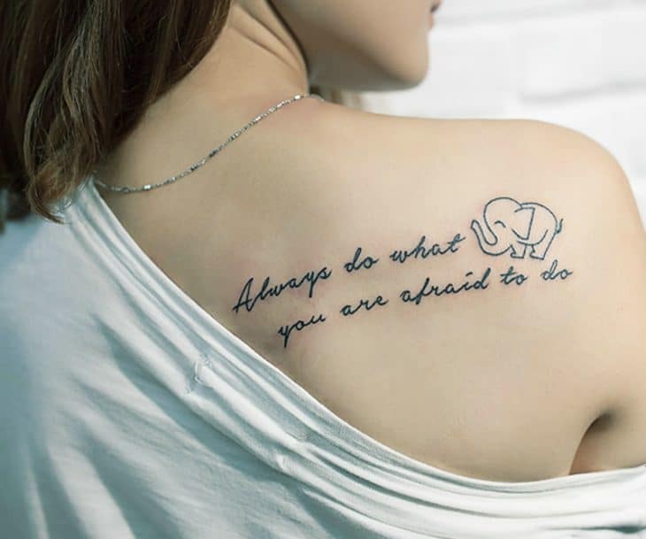 Hình tattoo chữ đẹp cho nữ ở lưng