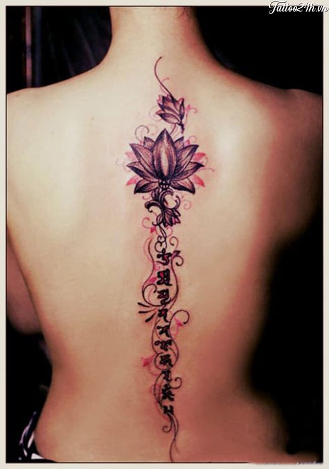 Hình tattoo xăm hoa sen ở lưng đẹp