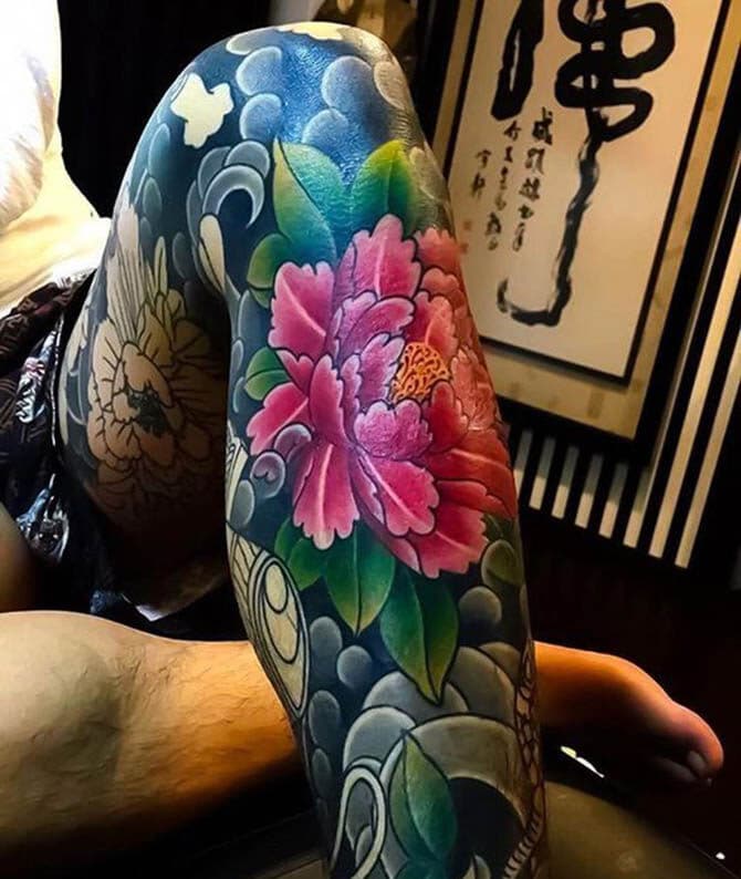 Tattoo hoa mẫu đơn đẹp nhất ở bắp chân