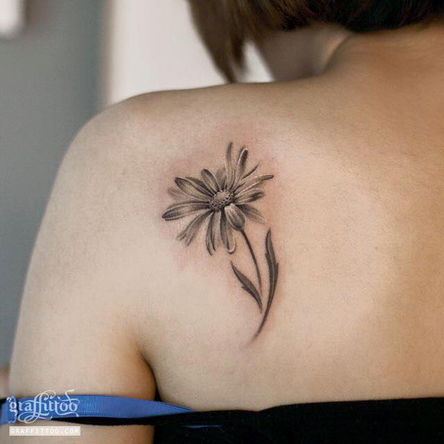 Tattoo xăm hoa cúc đen trắng