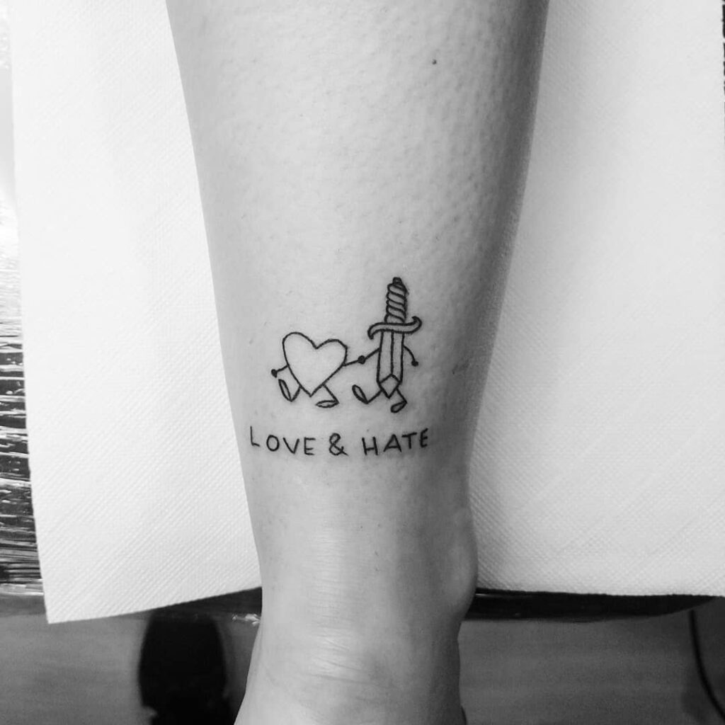 Xăm tattoo chữ tình yêu và sự hận thù
