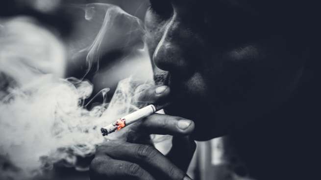 Những hình ảnh buồn nam hút thuốc