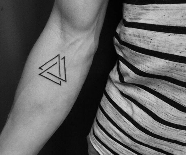 hình tattoo tam giác kép 