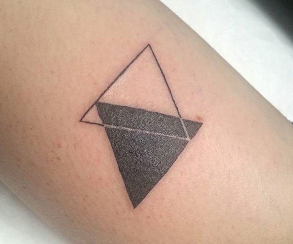 hình tattoo tam giác ngược