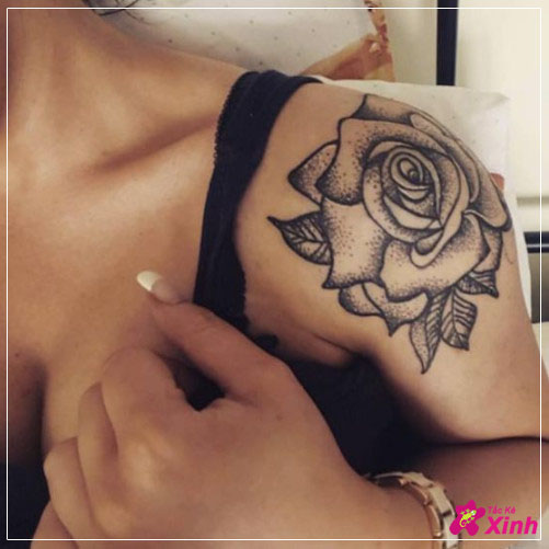 Tattoo hoa hồng ở vai cho nữ đẹp nhất 004