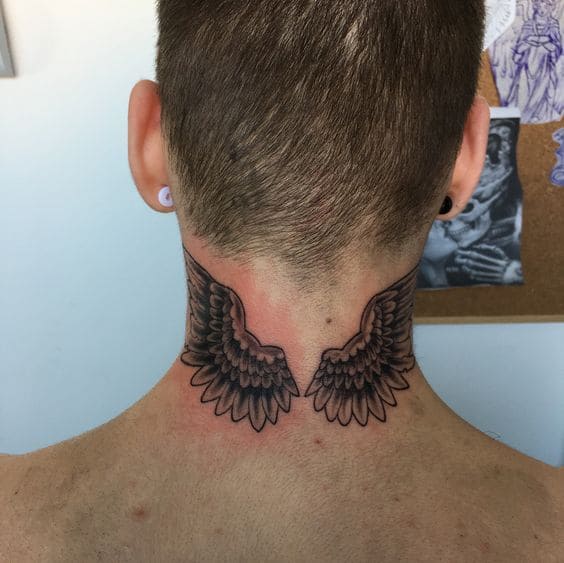 mẫu hình tattoo đôi cánh ở cổ nam