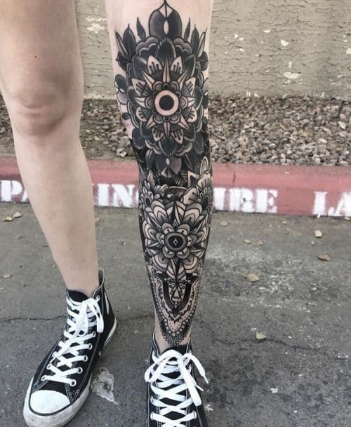 mẫu hình tattoo hoa văn kín bắp chân nữ
