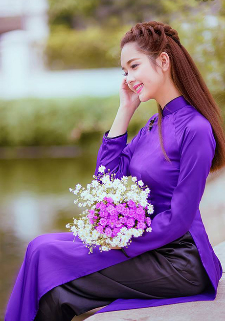 Cô gái đẹp nhất Tuyên Quang diện áo dài tím thơ mộng