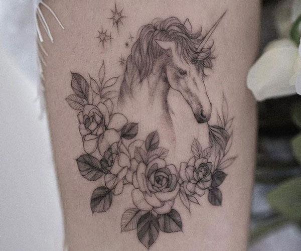 tattoo mẫu đơn và ngựa
