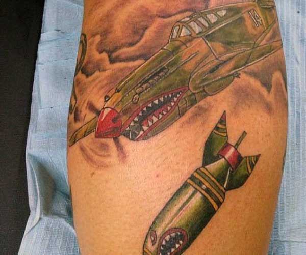 tattoo máy bay ném bom 