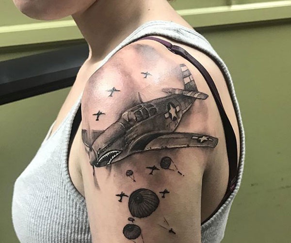 tattoo máy bay và dù xinh