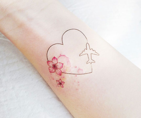tattoo máy bay và hoa đẹp