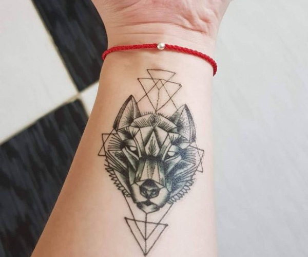 tatoo tam giác sói
