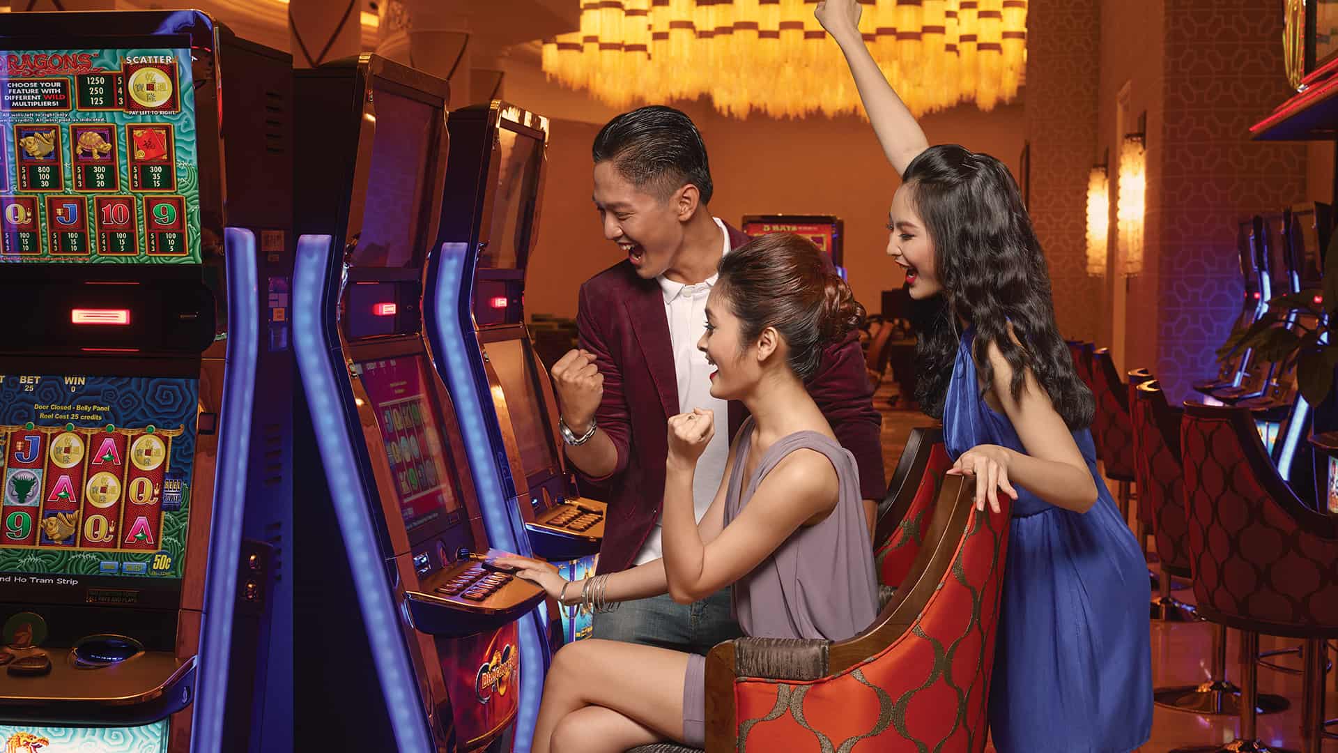 Áo sơ mi hay vest - Trang phục nào hợp nhất khi vào casino?