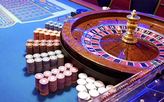 Áo sơ mi hay vest - Trang phục nào hợp nhất khi vào casino?