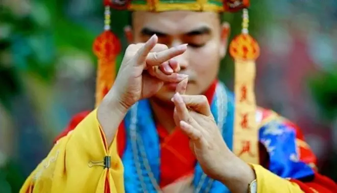 Thua Bạc Xả Xui Bằng Cách Đi Chơi Gái – Hiệu Quả Đến Đâu?